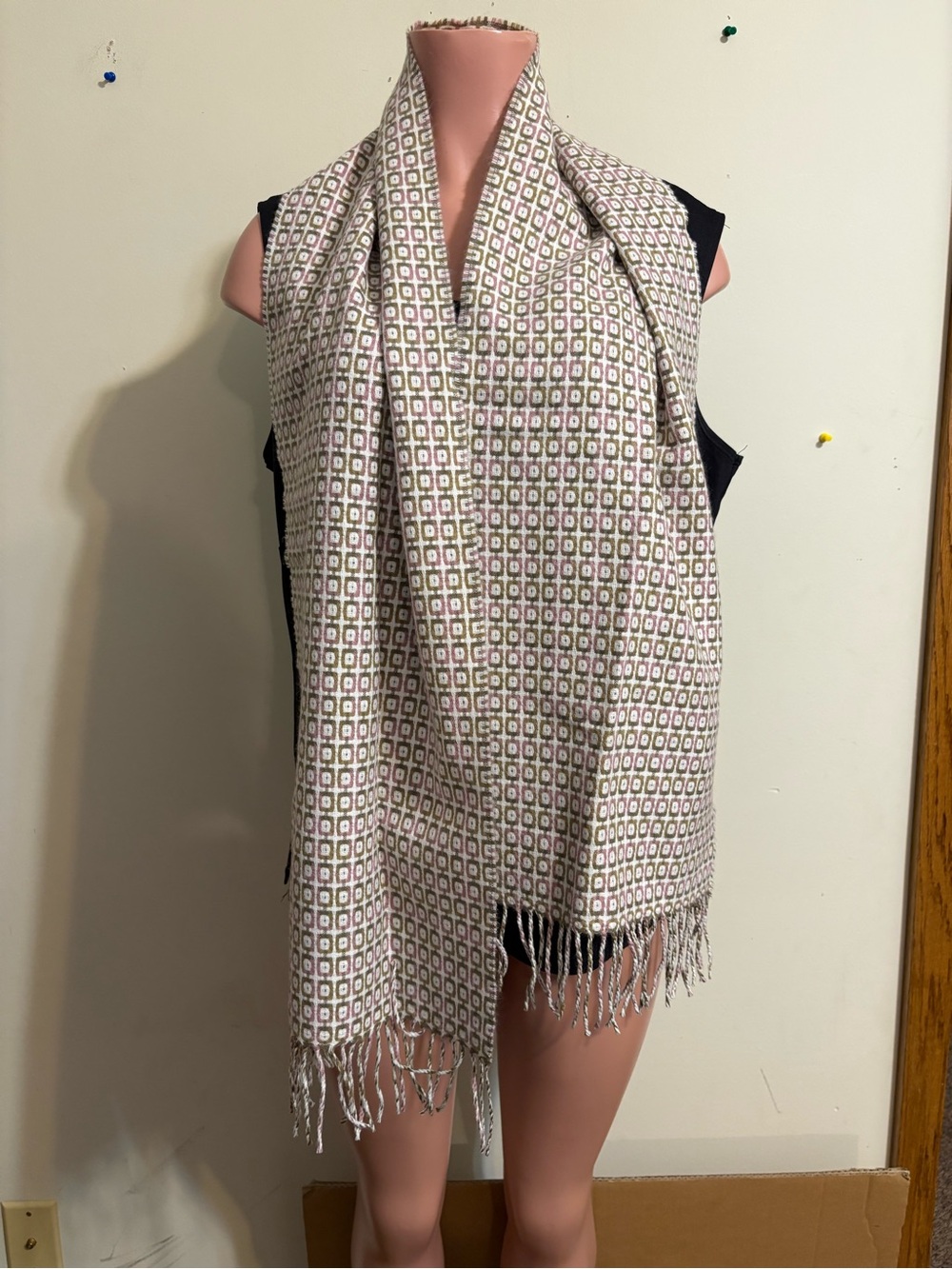100% cashmere scarf Scotland luxury accessory women’s pink crème green fringe